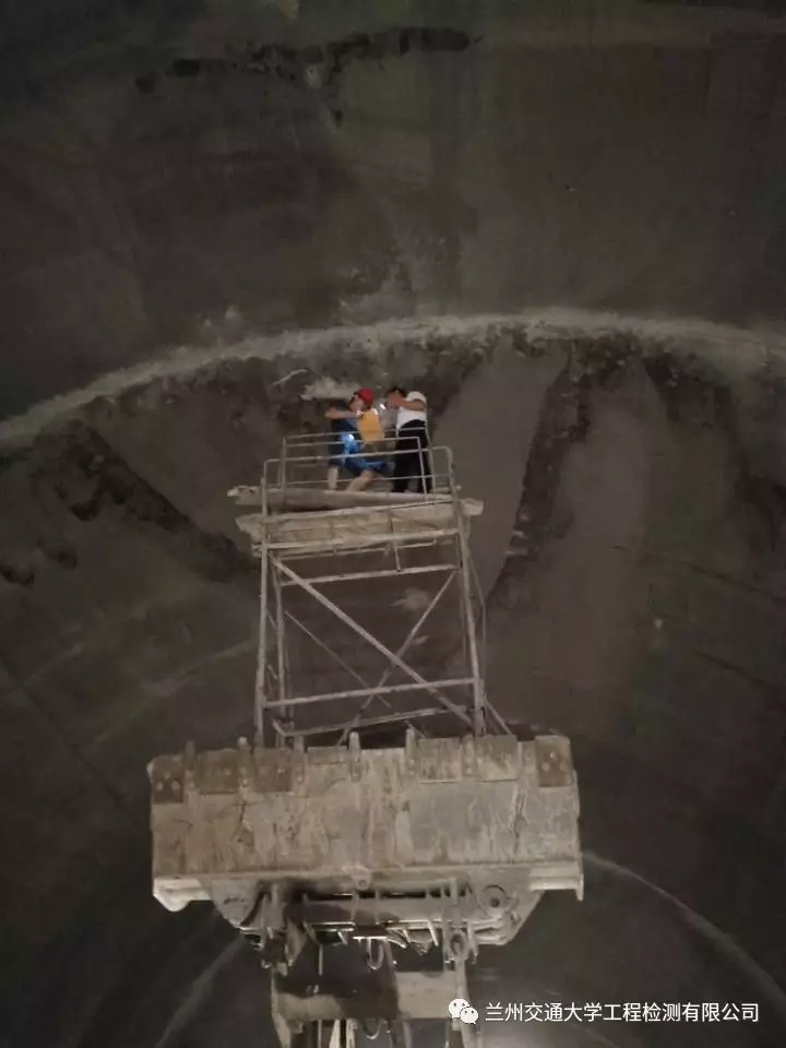 忙碌在一起，生活在一起