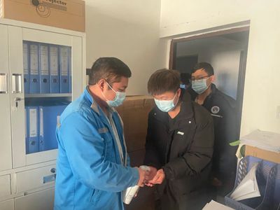 用心用情 服务大众 坚守岗位 共抗疫情