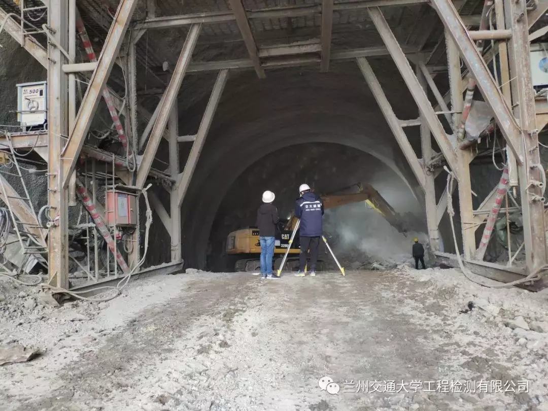 时光流转不息，我们依然在路上